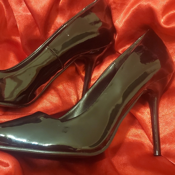 *NEW* black Heels - Picture 1 of 8